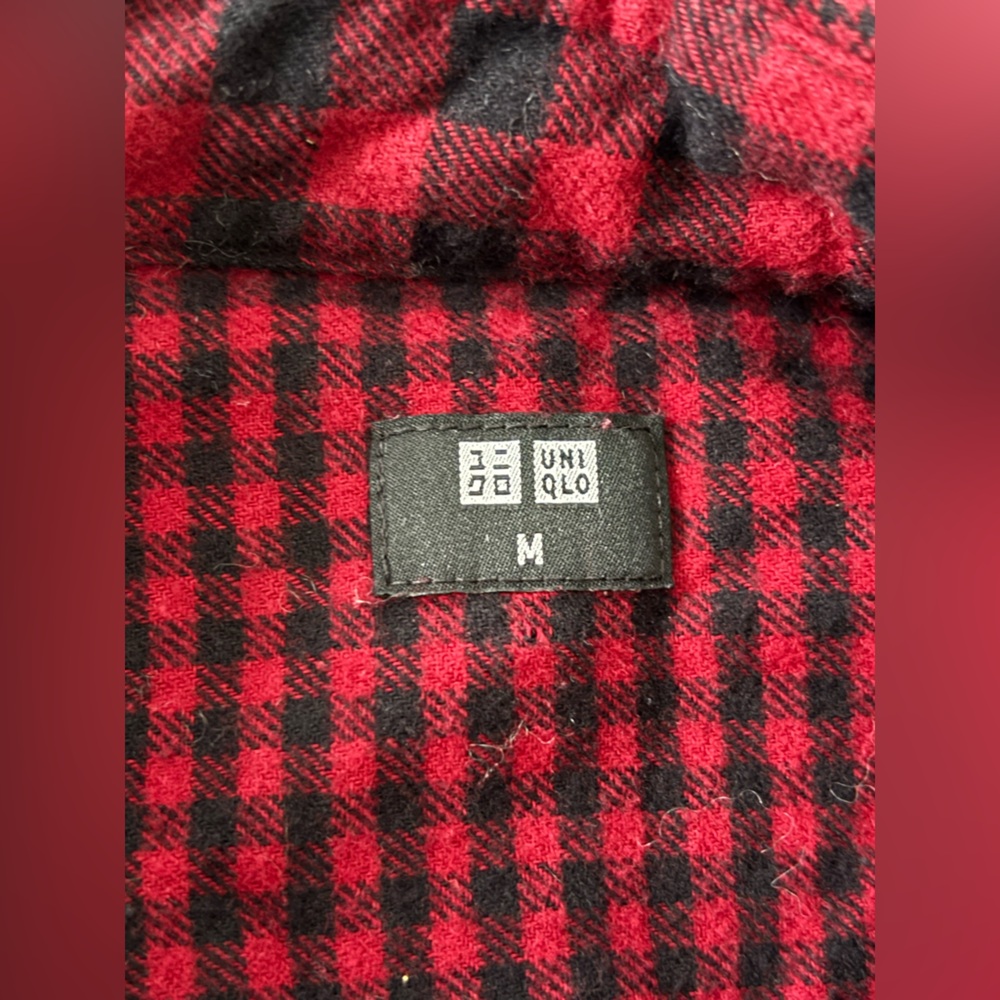 Uniqlo Men's Red and Black Plaid Patchwork Flannel Holiday Lumberjack Shirt - Picture 2 of 7